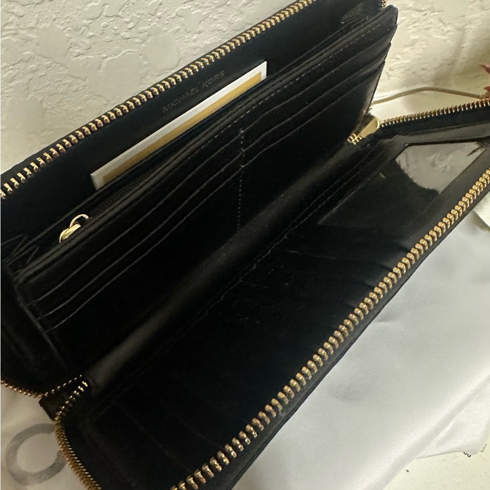 Michael Kors Purse - Picture 10 of 10